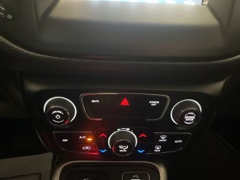 Used 2019 Jeep Compass Latitude w/ Cold Weather Group AWD/4WD image 22