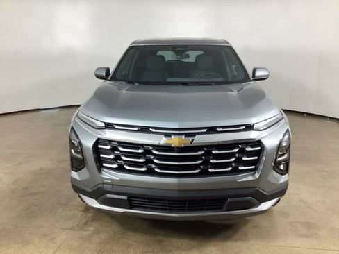 Used 2026 Chevrolet Equinox LT AWD/4WD image 2