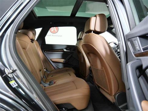 Used 2020 Audi Q5 e Prestige w/ Prestige Package image 14