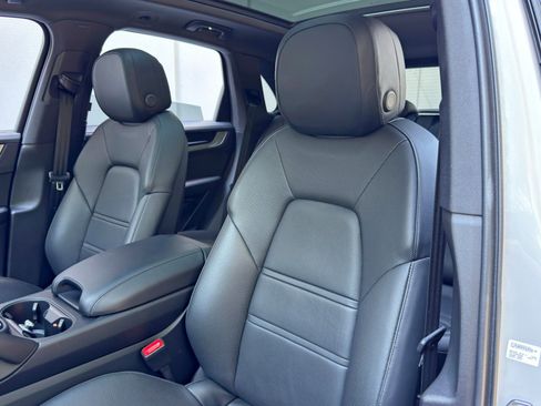Used 2025 Porsche Cayenne w/ Premium Package Plus AWD/4WD image 41