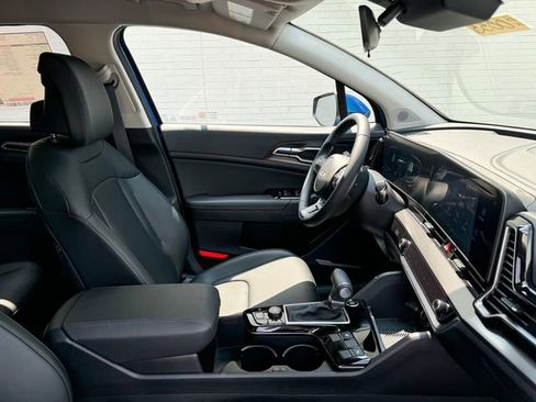 Certified 2025 Kia Sportage EX image 21