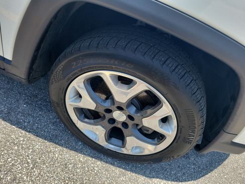 Used 2019 Jeep Compass Limited AWD/4WD image 8