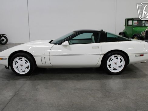 Used 1988 Chevrolet Corvette Coupe image 40