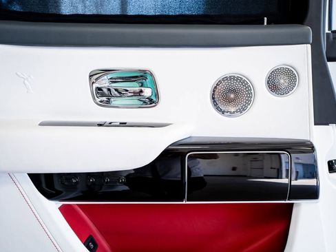 Used 2021 Rolls-Royce Cullinan Black Badge image 55