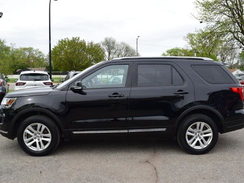 Used 2018 Ford Explorer XLT w/ Equipment Group 202A AWD/4WD image 9