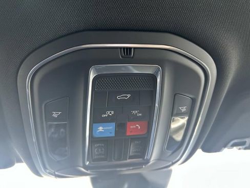 New 2025 Jeep Grand Cherokee Altitude image 12