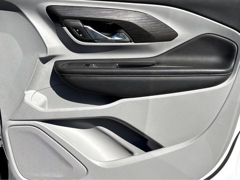 Used 2023 GMC Terrain SLE w/ Driver Convenience Package image 11