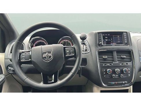 Used 2017 Dodge Grand Caravan SXT FWD image 15