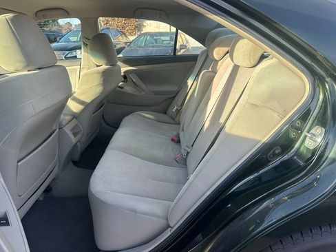 Used 2010 Toyota Camry LE image 7