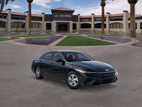 New 2026 Hyundai Elantra SE FWD image 2