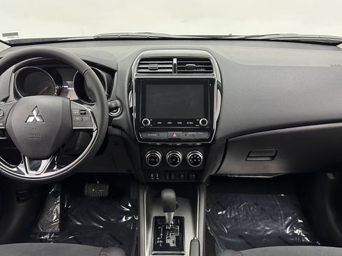 Used 2025 Mitsubishi Outlander Sport SE image 27