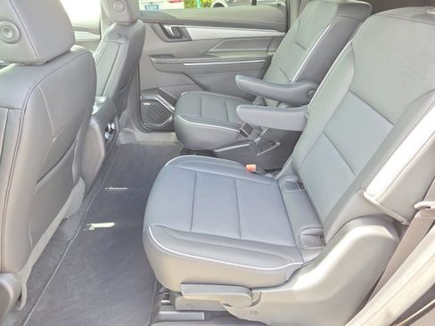 Used 2025 Buick Enclave Preferred FWD image 11