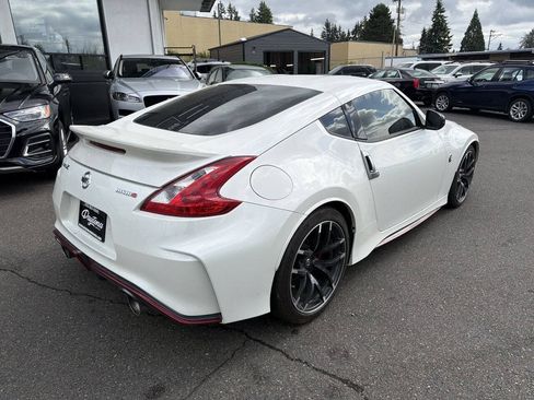 Used 2017 Nissan 370Z NISMO RWD image 3
