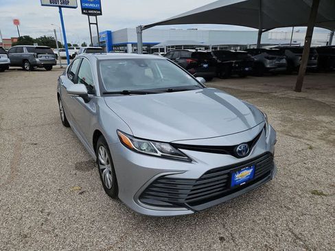 Used 2022 Toyota Camry LE FWD image 2