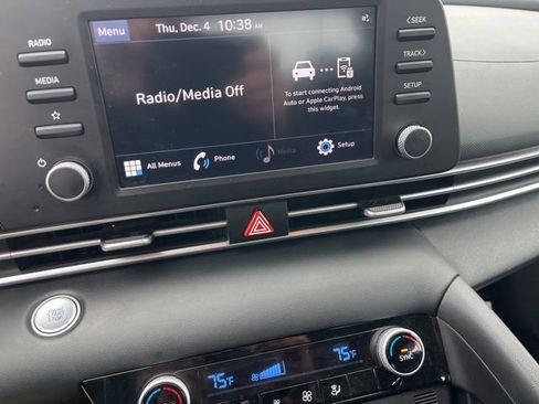 Used 2023 Hyundai Elantra SEL image 18