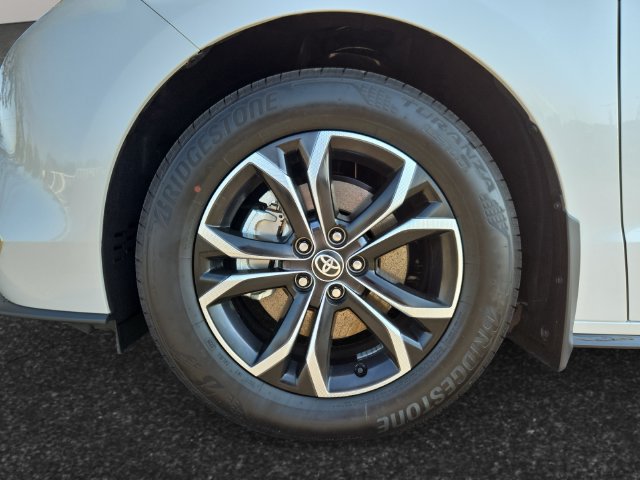 Certified 2026 Toyota Sienna Platinum AWD/4WD image 4