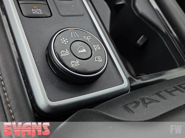 Used 2024 Nissan Pathfinder SV AWD/4WD image 12