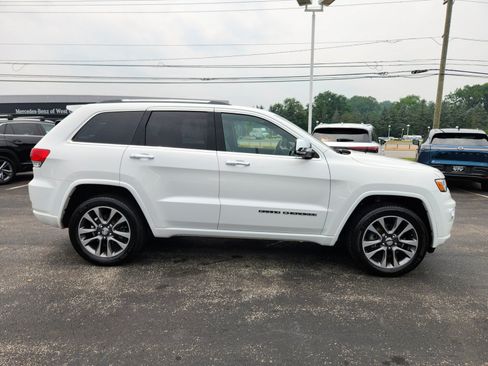 Used 2018 Jeep Grand Cherokee Overland AWD/4WD image 6