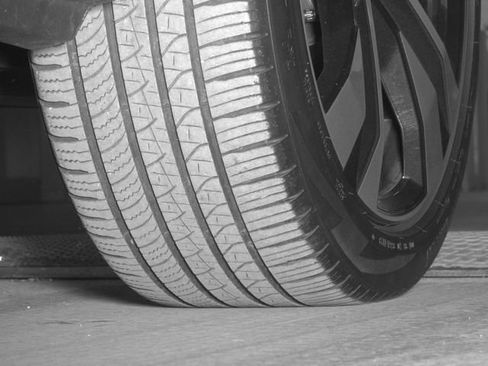 Certified 2024 Volvo XC40 B5 Plus w/ Protection Package Premier image 42