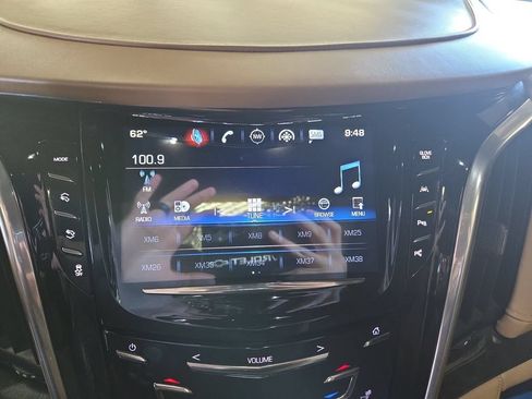 Used 2020 Cadillac Escalade Platinum AWD/4WD image 23