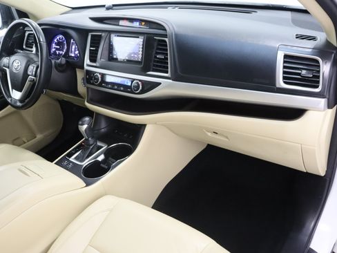 Used 2018 Toyota Highlander XLE AWD/4WD image 40