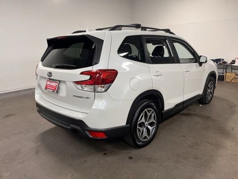 Used 2020 Subaru Forester Premium image 5