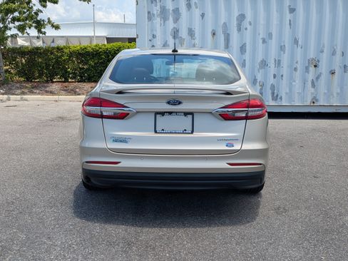 Used 2019 Ford Fusion Energi Titanium FWD image 5