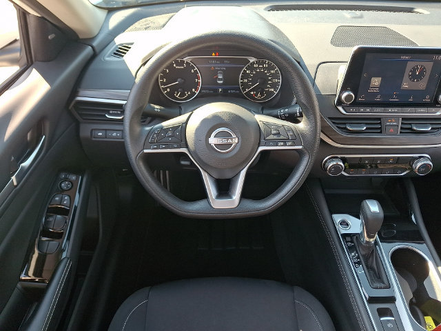 Used 2023 Nissan Altima 2.5 SV AWD/4WD image 12