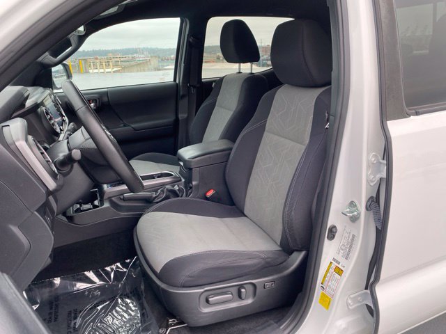 Used 2021 Toyota Tacoma TRD Off-Road w/ Technology Package AWD/4WD image 15