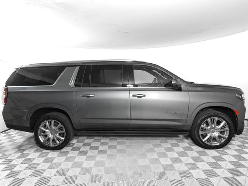 Used 2021 Chevrolet Suburban High Country AWD/4WD image 3