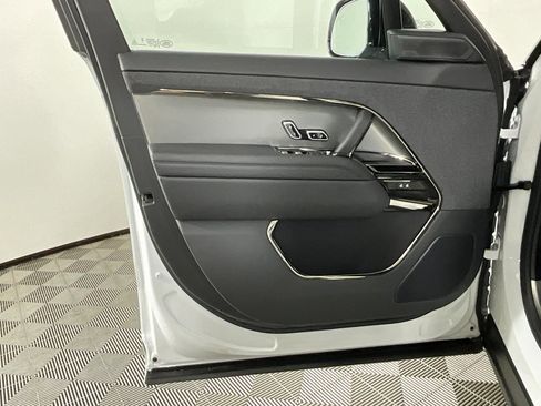 Used 2025 Land Rover Range Rover Sport Dynamic SE image 18