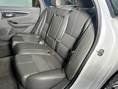 Used 2017 Chevrolet Impala LT FWD image 25