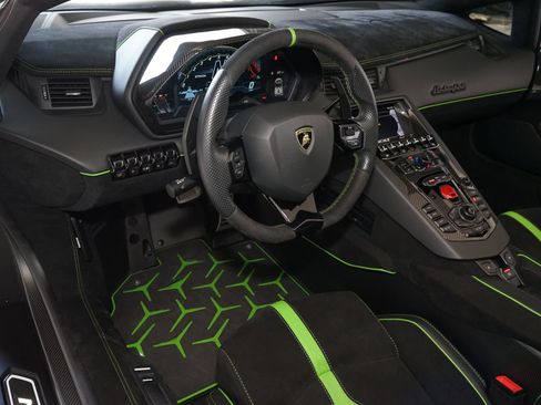 Used 2021 Lamborghini Aventador SVJ AWD/4WD image 19