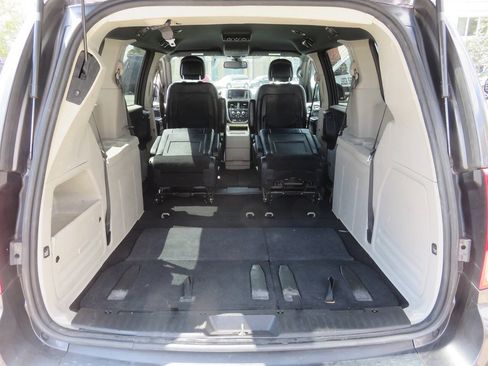 Used 2019 Dodge Grand Caravan SXT FWD image 25