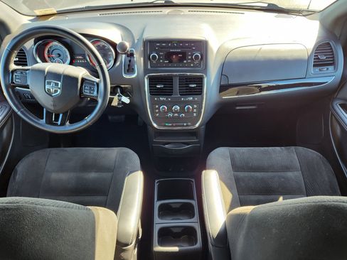 Used 2015 Dodge Grand Caravan SE image 16