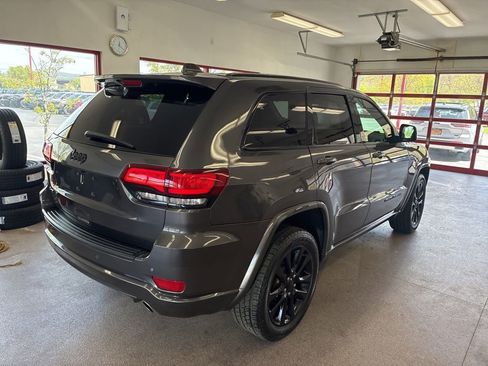 Used 2020 Jeep Grand Cherokee Altitude AWD/4WD image 19