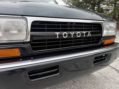 Used 1993 Toyota Land Cruiser Base AWD 4dr SUV image 20