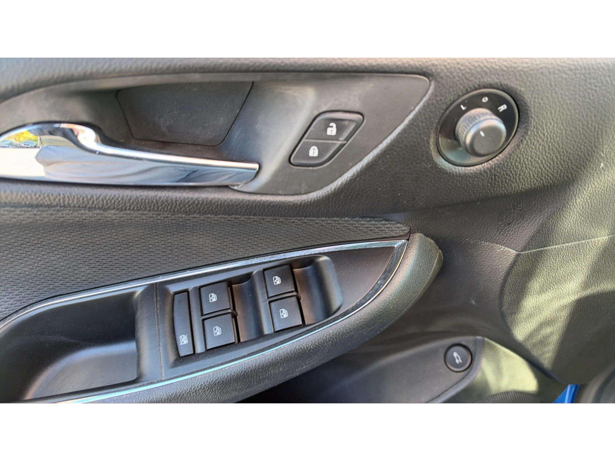 Used 2018 Chevrolet Cruze LT w/ RS Package FWD image 18