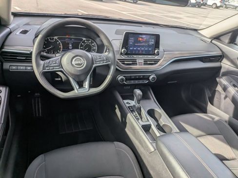 Used 2025 Nissan Altima 2.5 SV FWD image 15