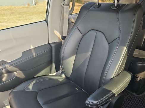 Used 2024 Chrysler Pacifica Touring-L w/ Road Tripper Package image 34