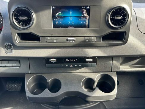 Used 2023 Mercedes-Benz Sprinter 1500 image 26