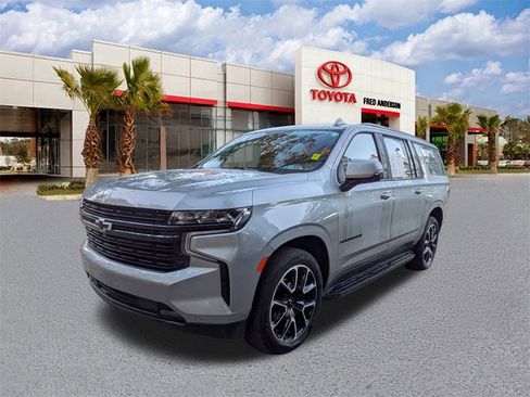 Used 2023 Chevrolet Suburban RST w/ Luxury Package image 7