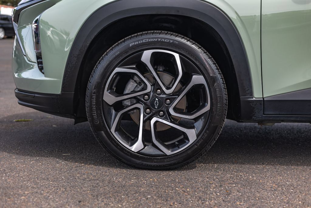 Used 2024 Chevrolet Trax RS w/ Sunroof Package FWD image 13