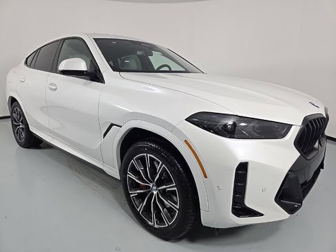 New 2026 BMW X6 xDrive40i w/ Climate Comfort Package image 7