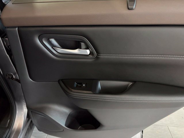 Used 2022 Nissan Rogue SV w/ SV Premium Package FWD image 12