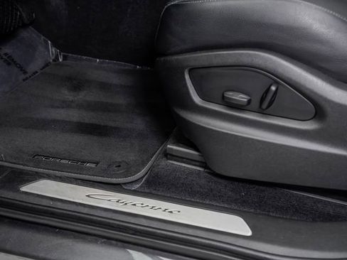 Certified 2024 Porsche Cayenne AWD/4WD image 13