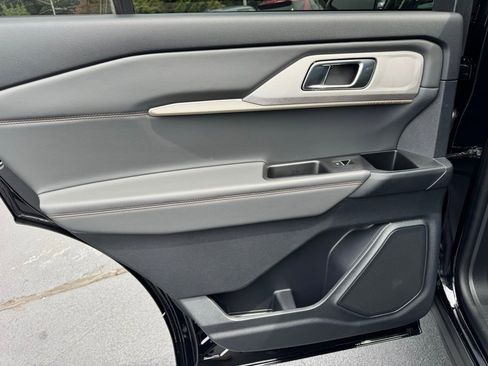 New 2025 Ford Explorer Active w/ Active Comfort Package image 31