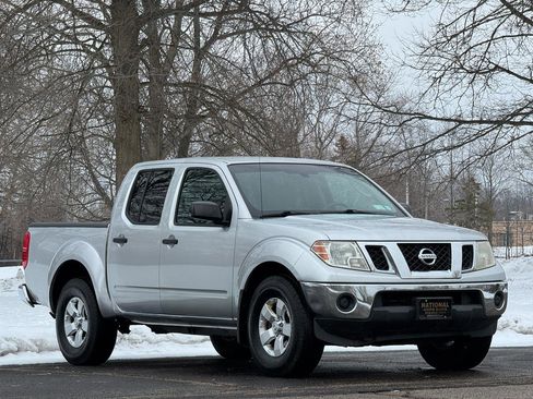 Used 2010 Nissan Frontier SE AWD/4WD image 2