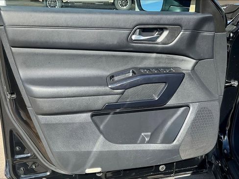 Used 2022 Nissan Pathfinder SV image 23