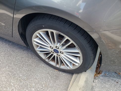 Used 2014 Ford Fusion SE w/ Equipment Group 202A image 7